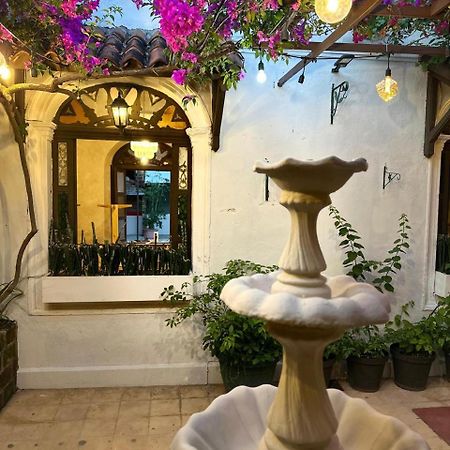 Hostal Velvet Plaza Santa Ana Luaran gambar