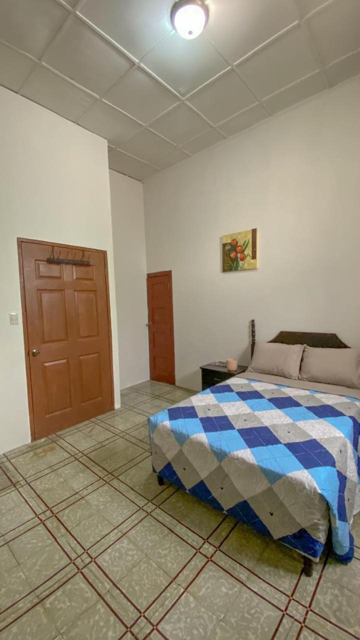 Hostal Velvet Plaza Santa Ana Luaran gambar