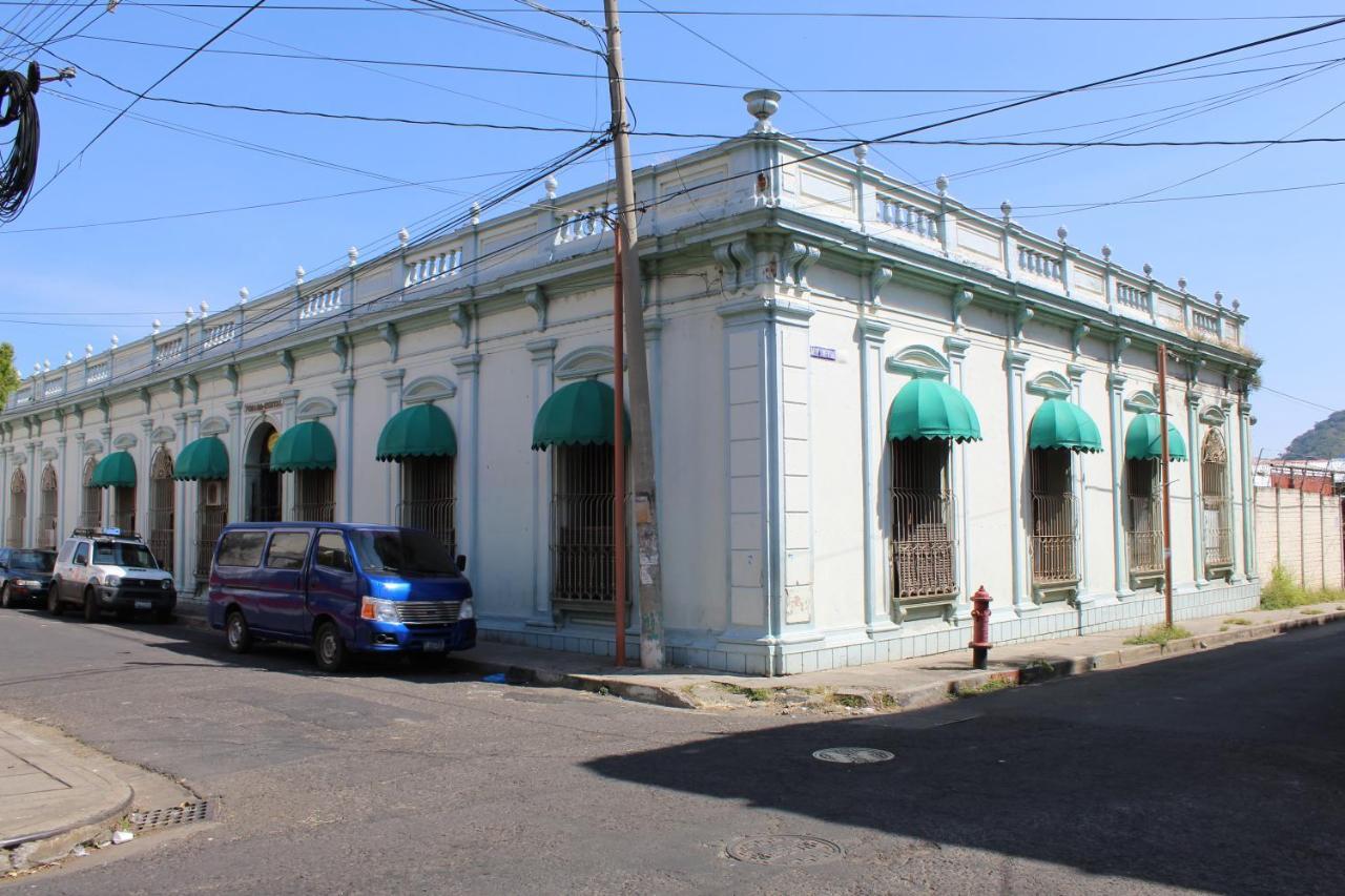 Hostal Velvet Plaza Santa Ana Luaran gambar